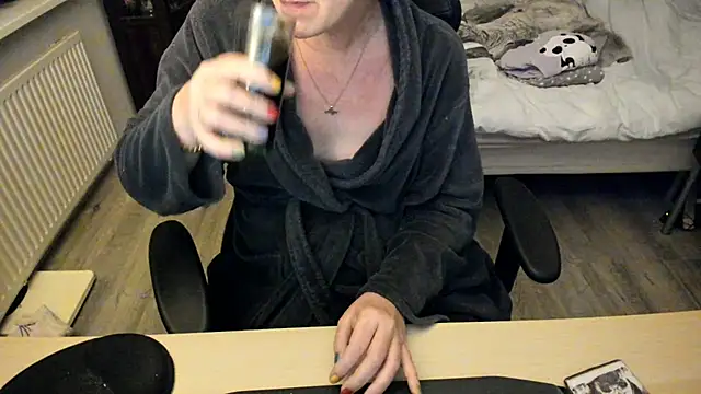 minoesje37 online show from 01-11-25, 09:04