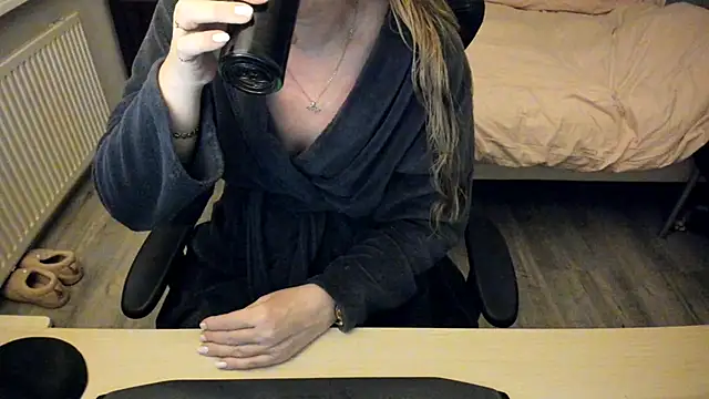 minoesje37 online show from 02-04-25, 08:38