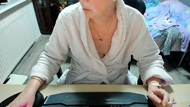 minoesje37 online show from 03-02-25, 08:40