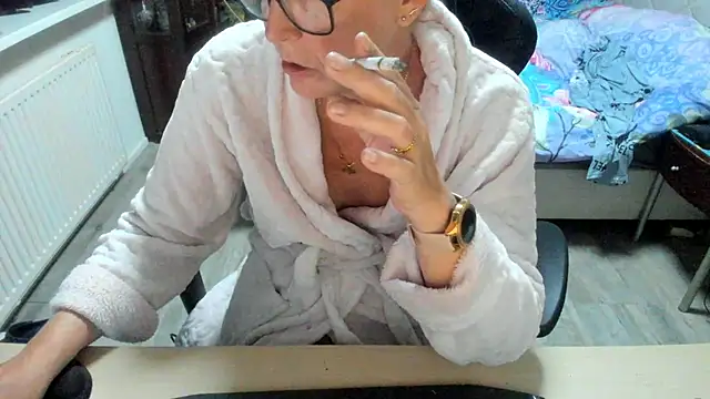 minoesje37 online show from 10-05-25, 06:50