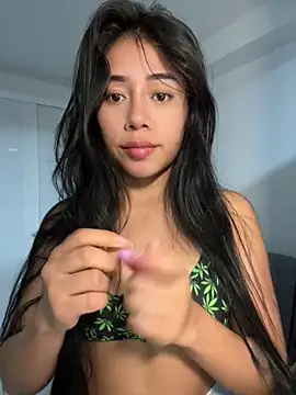 Snapshot of aimi_art1 chatting on 03-04-25, 12:18 aimi art1 online show from 03-04-25, 12:18