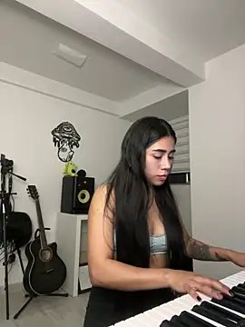 Snapshot of aimi_art1 chatting on 09-12-25, 01:28 aimi art1 online show from 09-12-25, 01:28