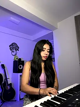 Snapshot of aimi_art1 chatting on 09-18-25, 02:35 aimi art1 online show from 09-18-25, 02:35