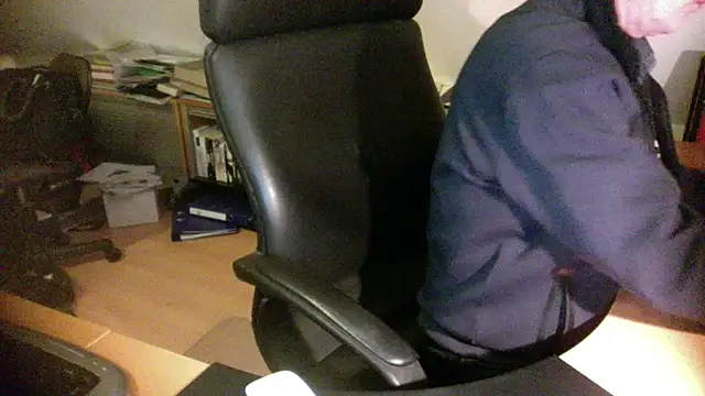 Snapshot of outlaw200 chatting on 12-05-24, 06:22 outlaw200 online show from 12-05-24, 06:22