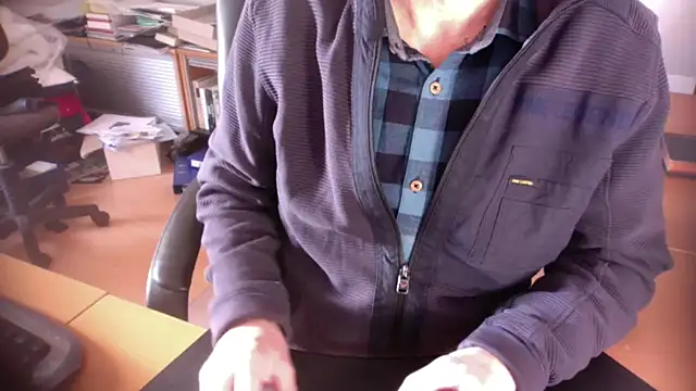 Snapshot of outlaw200 chatting on 12-17-24, 12:43 outlaw200 online show from 12-17-24, 12:43