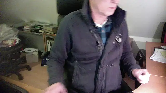 Snapshot of outlaw200 chatting on 12-24-24, 03:47 outlaw200 online show from 12-24-24, 03:47