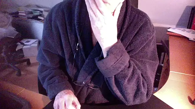 Snapshot of outlaw200 chatting on 01-01-25, 10:21 outlaw200 online show from 01-01-25, 10:21