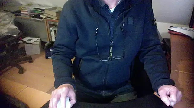 Snapshot of outlaw200 chatting on 01-07-25, 07:28 outlaw200 online show from 01-07-25, 07:28