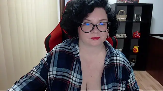 MissTroublle online show from 01-28-25, 10:45