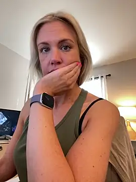 Snapshot of Kay_Cakes chatting on 02-04-25, 08:06 Kay Cakes online show from 02-04-25, 08:06