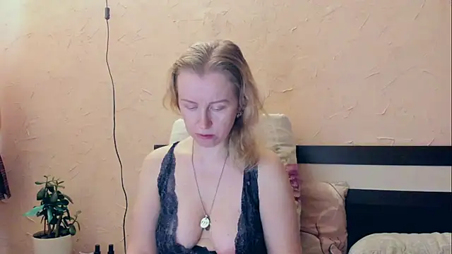 Snapshot of I_AM_MILF chatting on 05-15-26, 07:37 I AM MILF online show from 05-15-26, 07:37