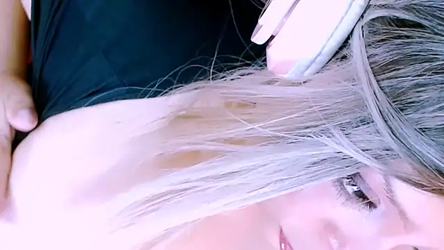 Snapshot of Honey_Lucy1 chatting on 04-22-26, 02:47 Honey Lucy1 online show from 04-22-26, 02:47