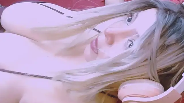 Snapshot of Honey_Lucy1 chatting on 05-25-26, 01:55 Honey Lucy1 online show from 05-25-26, 01:55