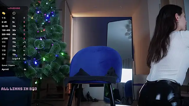 LAUREL HAZEL online show from 01-25-25, 07:18