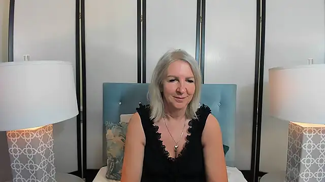 Snapshot of EricaTop chatting on 06-07-26, 05:00 EricaTop online show from 06-07-26, 05:00
