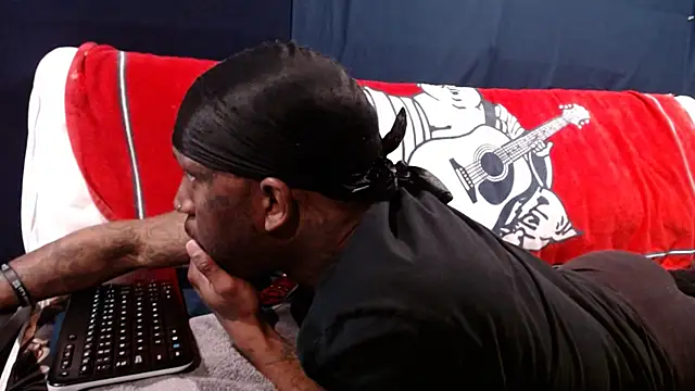 iBreakHeartz online show from 12-20-24, 01:25