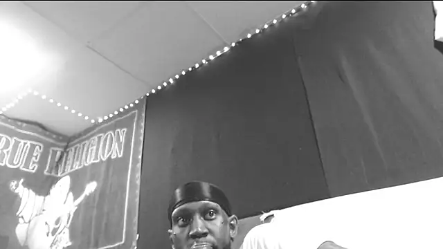 iBreakHeartz online show from 09-21-25, 02:46