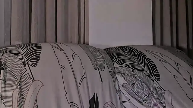 Snapshot of DeesseLuxure chatting on 03-22-26, 04:38 DeesseLuxure online show from 03-22-26, 04:38