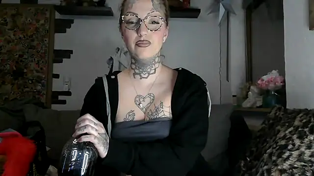 RoxxyInk online show from 02-08-26, 02:37