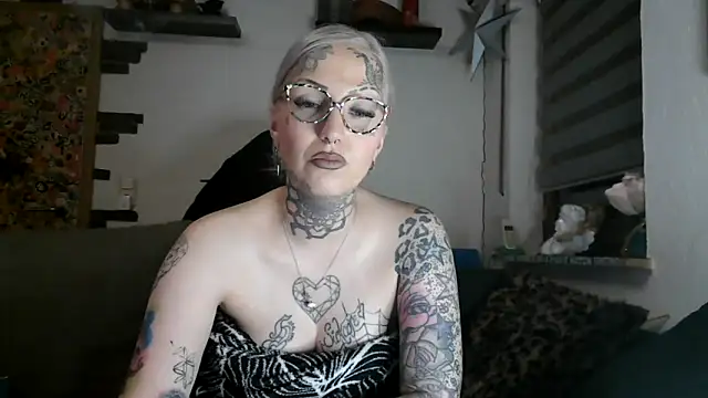 RoxxyInk online show from 04-12-26, 10:26