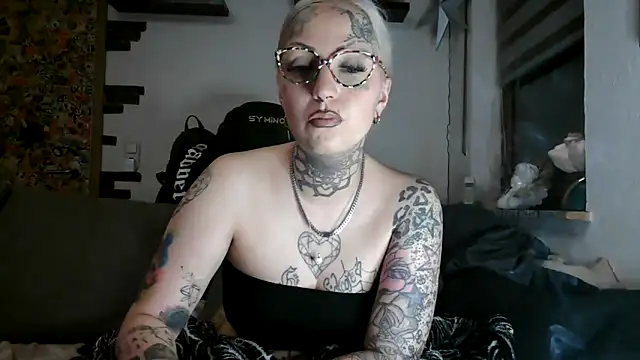 Snapshot of RoxxyInk chatting on 04-26-26, 11:24 RoxxyInk online show from 04-26-26, 11:24