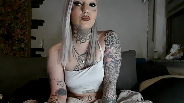 Snapshot of RoxxyInk chatting on 04-28-26, 10:04 RoxxyInk online show from 04-28-26, 10:04