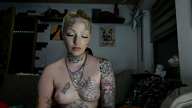 Snapshot of RoxxyInk chatting on 05-30-26, 12:52 RoxxyInk online show from 05-30-26, 12:52