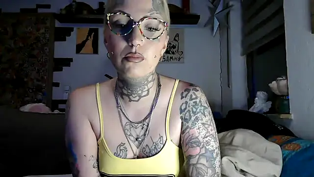 Snapshot of RoxxyInk chatting on 05-31-26, 10:11 RoxxyInk online show from 05-31-26, 10:11