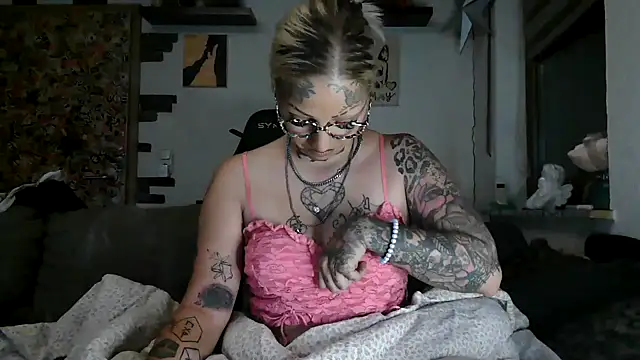 Snapshot of RoxxyInk chatting on 07-20-26, 02:59 RoxxyInk online show from 07-20-26, 02:59
