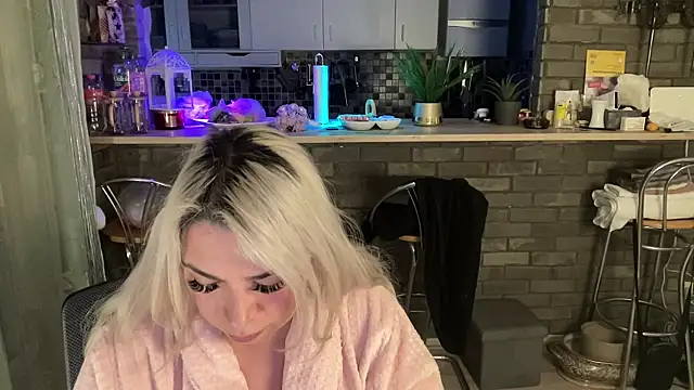 Snapshot of Monageil chatting on 02-20-25, 04:25 Monageil online show from 02-20-25, 04:25