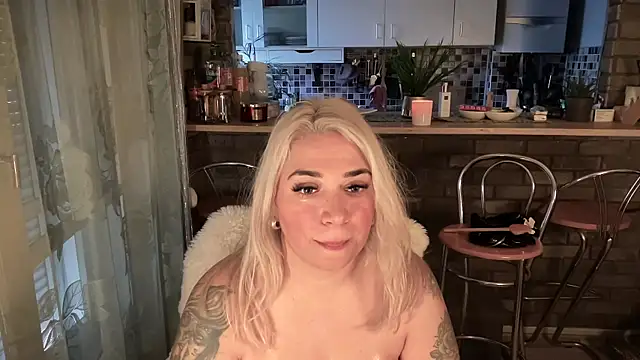 Snapshot of Monageil chatting on 03-03-25, 06:55 Monageil online show from 03-03-25, 06:55