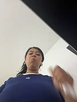 Snapshot of emilyjohanson chatting on 04-21-26, 01:18 emilyjohanson online show from 04-21-26, 01:18