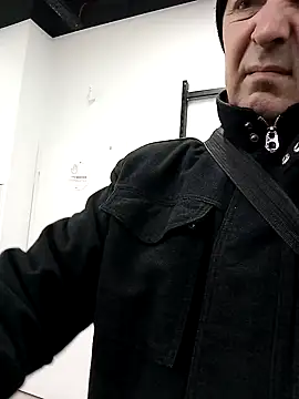 Snapshot of Pokaz2020 chatting on 10-19-25, 04:18 Pokaz2020 online show from 10-19-25, 04:18