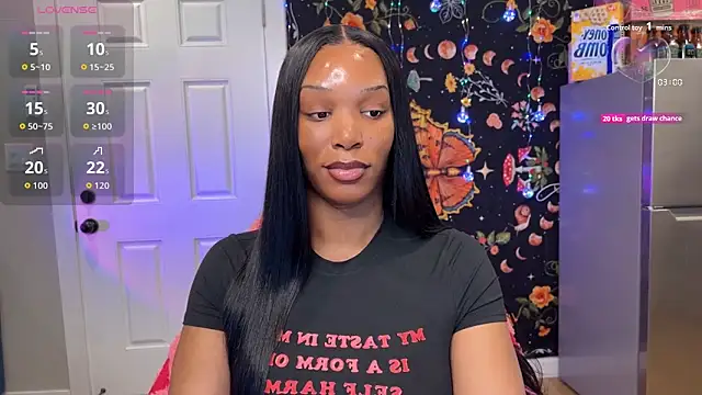 Snapshot of ItalyNayoir chatting on 09-25-25, 06:11 ItalyNayoir online show from 09-25-25, 06:11