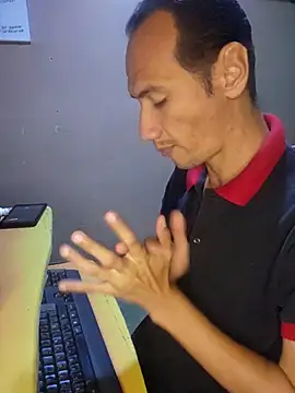 Snapshot of flaco317 chatting on 09-11-25, 03:23 flaco317 online show from 09-11-25, 03:23