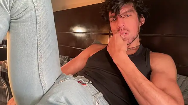 Snapshot of beranco19 chatting on 02-11-26, 04:39 beranco19 online show from 02-11-26, 04:39