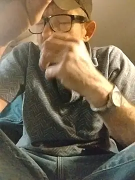 ROBERT0516 online show from 11-21-25, 11:42