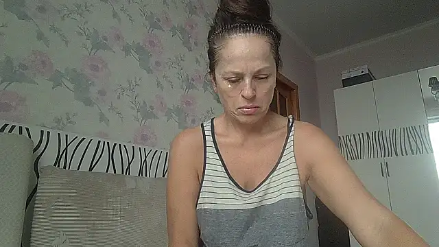 LindaStarS online show from 11-17-25, 06:41