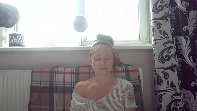 Snapshot of LindaStarS chatting on 05-14-26, 03:35 LindaStarS online show from 05-14-26, 03:35