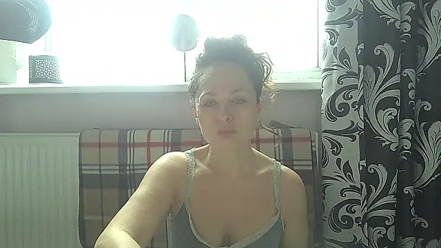 Snapshot of LindaStarS chatting on 05-20-26, 11:05 LindaStarS online show from 05-20-26, 11:05