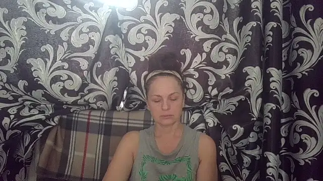 Snapshot of LindaStarS chatting on 06-04-26, 05:13 LindaStarS online show from 06-04-26, 05:13