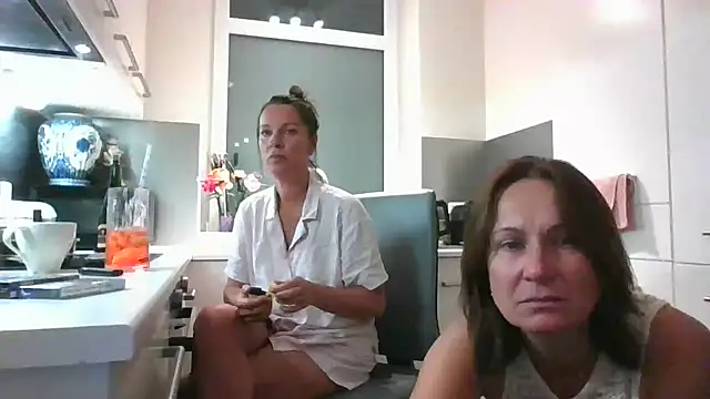 Snapshot of AnnaWaller chatting on 08-08-26, 11:07 AnnaWaller online show from 08-08-26, 11:07