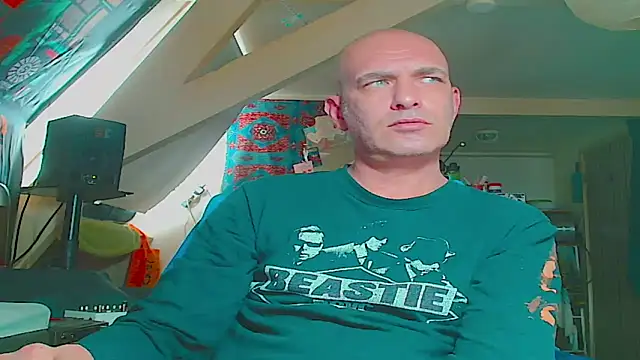 maxhard77 online show from 06-12-26, 09:08