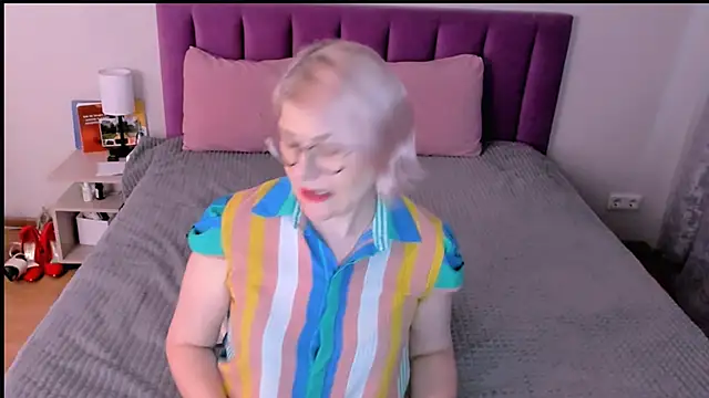 sabrinamacmarren online show from 12-04-25, 07:06