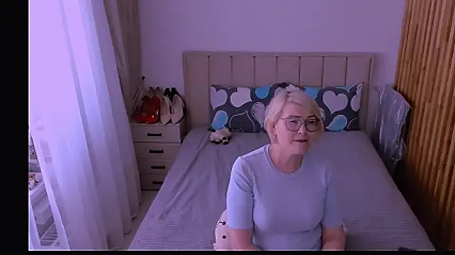 Snapshot of sabrinamacmarren chatting on 05-13-26, 02:03 sabrinamacmarren online show from 05-13-26, 02:03