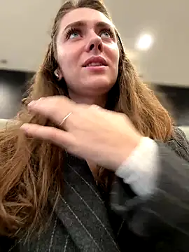 MariiD online show from 12-19-25, 10:11