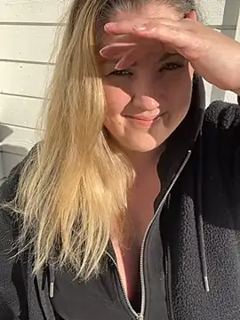 Snapshot of Anna_Alexa chatting on 02-14-25, 10:59 Anna Alexa online show from 02-14-25, 10:59