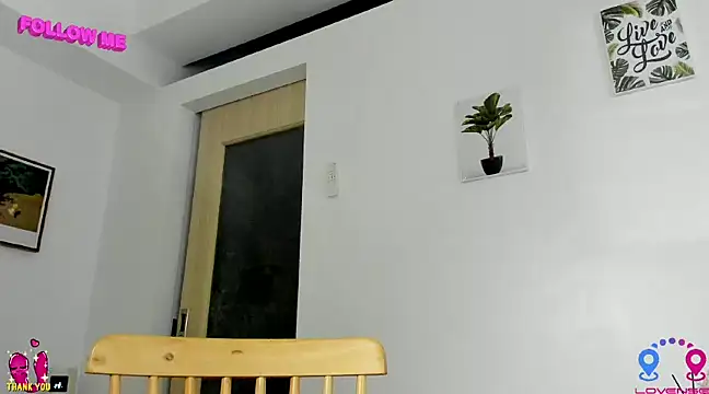 Snapshot of hottycrishina chatting on 12-21-24, 09:04 hottycrishina online show from 12-21-24, 09:04