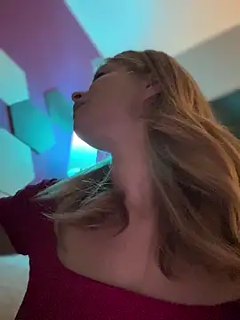 AnastasiaAniess online show from 10-05-25, 06:17