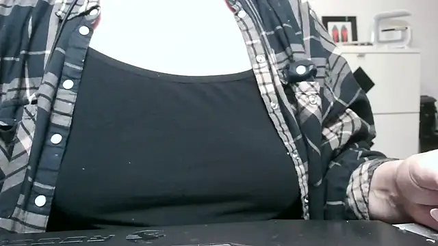 Snapshot of heidi60 chatting on 01-20-25, 12:18 heidi60 online show from 01-20-25, 12:18